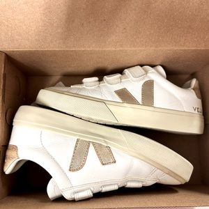 VEJA Women Recife Logo Chromefree Sneakers